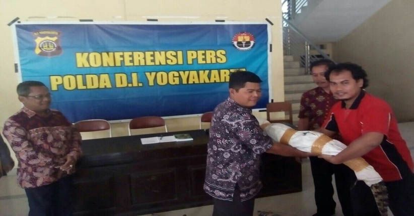 title Takut Ditangkap, Warga Sleman Serahkan 5 Buaya Muara ke Polda DIY Takut Ditangkap, Warga Sleman Serahkan 5 Buaya Muara ke Polda DIY