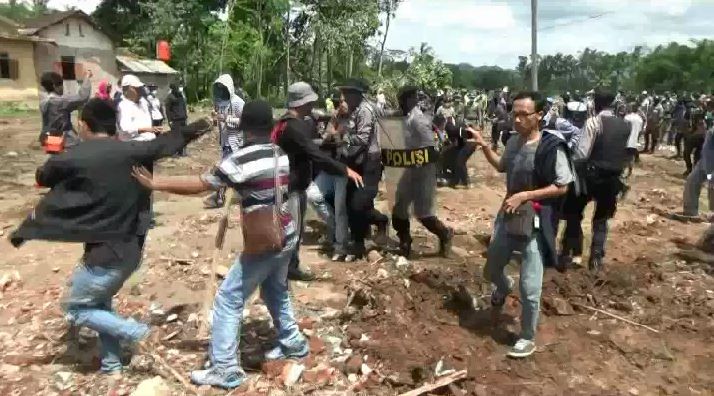Pengosongan Rumah Ricuh, Polisi Amankan Belasan Mahasiswa
