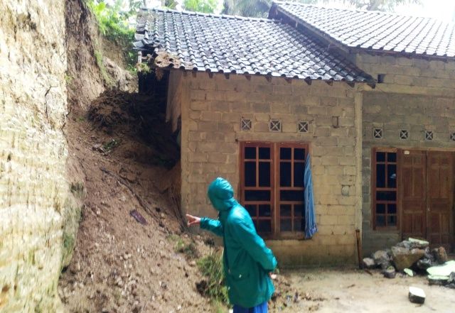 Longsor Kulonprogo, Satu Tewas Dua Terluka