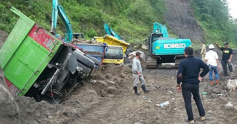 2 Sopir Truk  Tewas Tertimbun Longsoran Pasir di Lereng Merapi