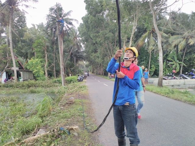 Petugas PLN Mulai Perbaiki 10.000 Jaringan Listrik di Kulonprogo