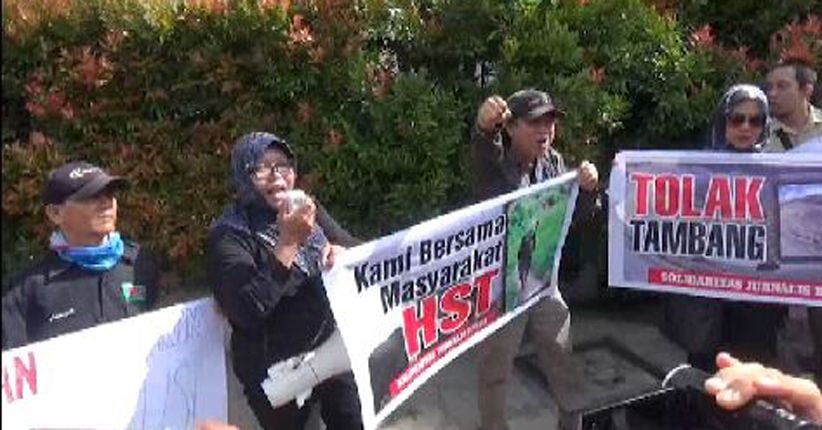 Mahasiswa dan Jurnalis di Kalsel Protes Operasional Tambang Batu Bara