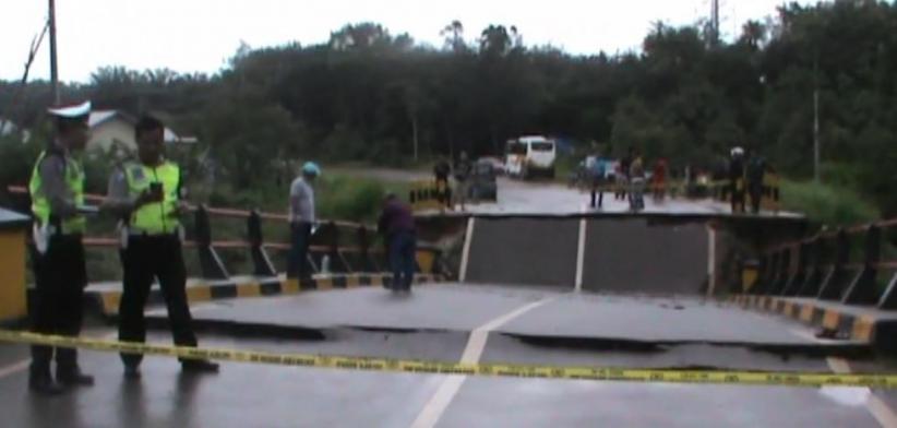 Jalan Ambles, Jalur Trans Kalsel Lumpuh Total