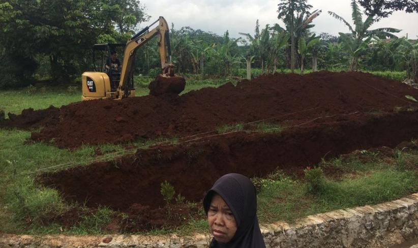 Korban Bus Pariwisata di Tanjakan Emen Dikubur Massal di TPU Legoso - Bagian 4
