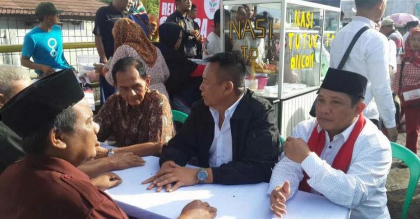 Awali Blusukan di Purwakarta, Kang Hasan Sarapan Bersama Sopir Angkot