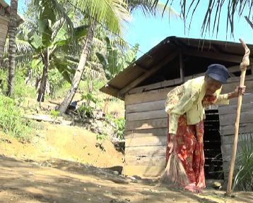 Sebatang Kara di Usia Senja, Nenek Ini Hanya Makan Daun untuk Hidup