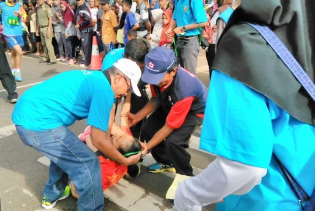 Kelelahan, Puluhan Peserta Lomba Lari di Pekalongan Pingsan 