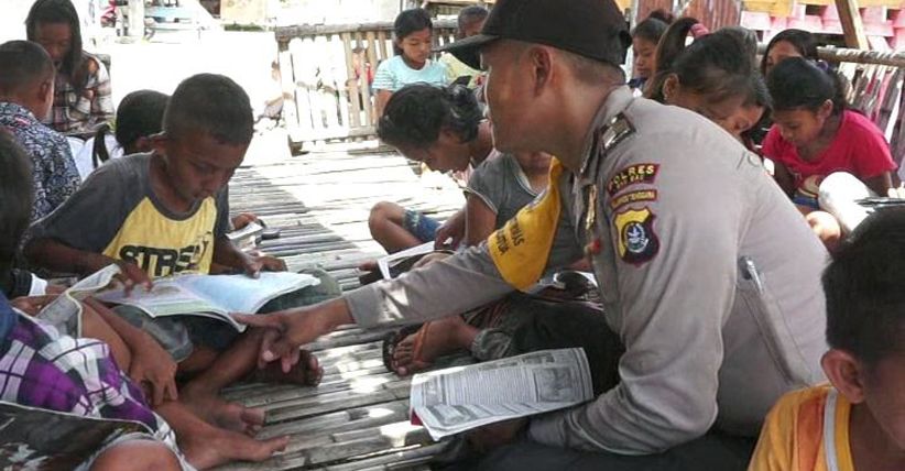 Perangi Buta Huruf, Polisi Ini Modif Motor Dinas Jadi Pustaka Keliling