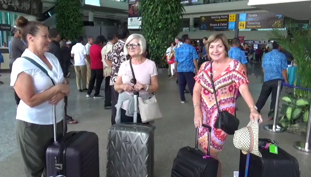 Gunung Agung Meletus, Turis Asing Tetap Berlibur ke Bali