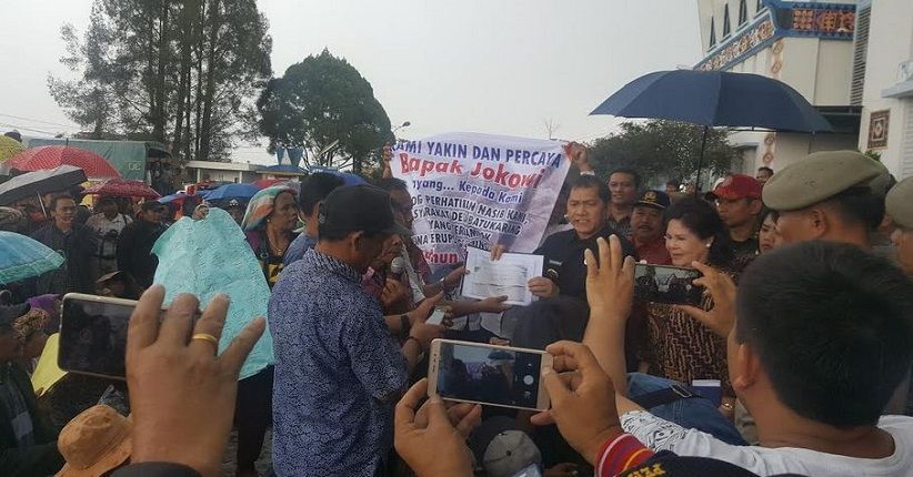 8 Tahun Terdampak Erupsi Sinabung dan Diabaikan, Ratusan Warga Protes