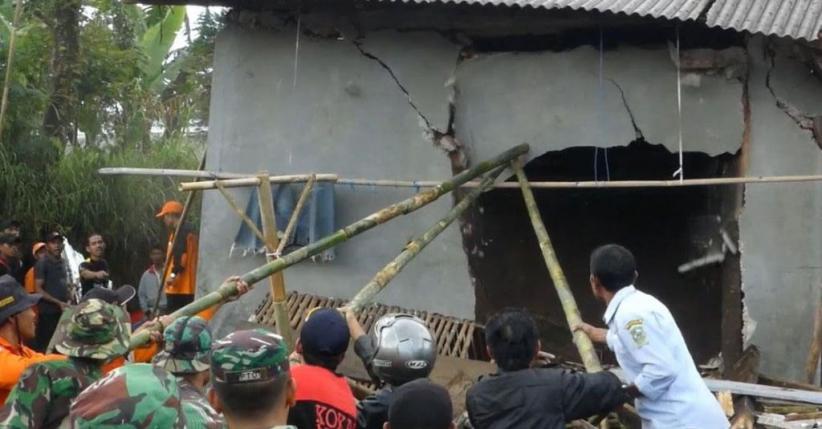 Kondisinya Berbahaya, Puluhan Rumah Korban Gempa Terpaksa Dirobohkan