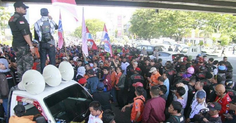 Makassar Waspada, Ratusan Massa DIAmi Terkonsentrasi di Fly Over