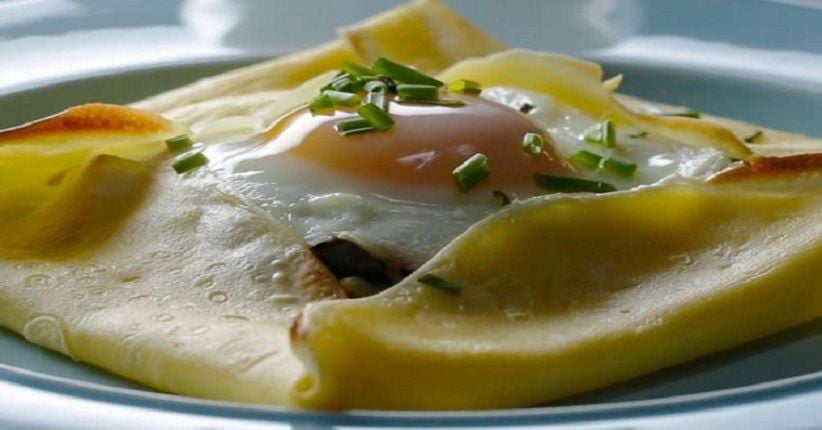 Sarapan Gurih dengan Telur Crepes Isi Bayam dan Daging