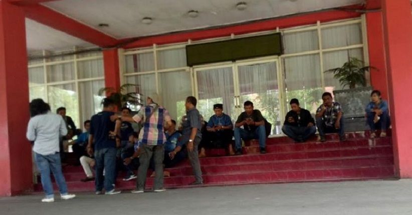 KPK Geledah Ruang Kerja Bupati Mojokerto Mustofa Kamal Pasa