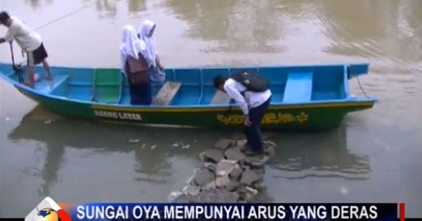 Demi Ikut UNBK, Pelajar SMP di Gunungkidul Bertaruh Nyawa Naik Perahu