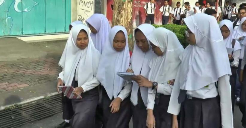 Komputer Tak Memadai, Siswa Jalan 2 Km ke Sekolah Lain untuk UNBK