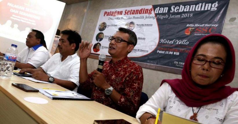 title Survei SSC, Khofifah-Emil Unggul 1,9 Persen atas Gus Ipul-Puti Survei SSC, Khofifah-Emil Unggul 1,9 Persen atas Gus Ipul-Puti