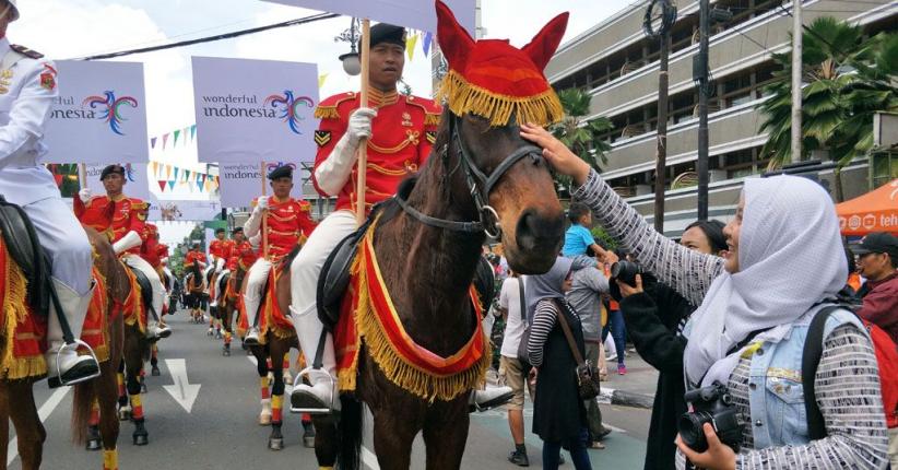 Puncak Asia Africa Carnival, Warga Dimbau Hindari Jalan Asia Afrika