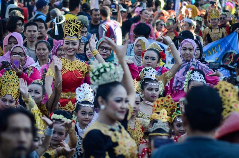 Ribuan Warga Peringati Hari Tari Sedunia - Bagian 3