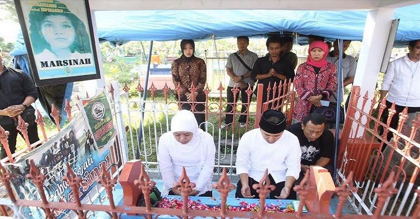 Momentum Hari Buruh, Khofifah-Emil Ziarah ke Makam Aktivis Marsinah
