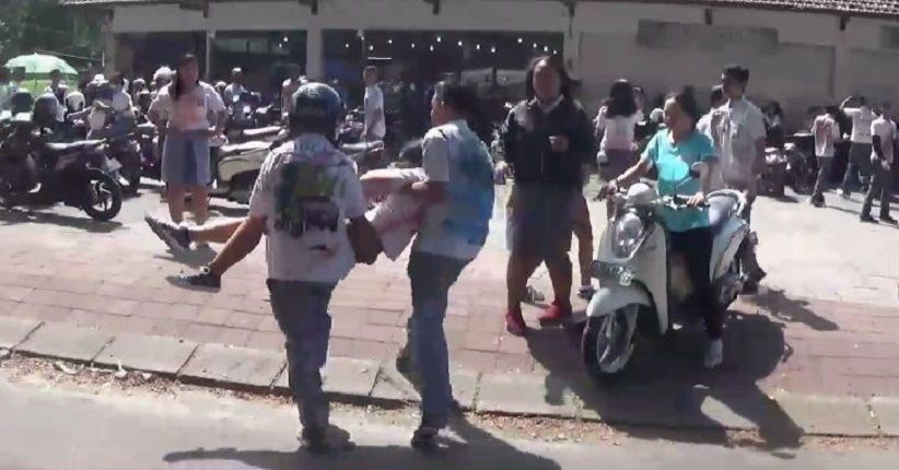 Tabrak Truk saat Konvoi Kelulusan, Siswi di Badung Terluka dan Pingsan