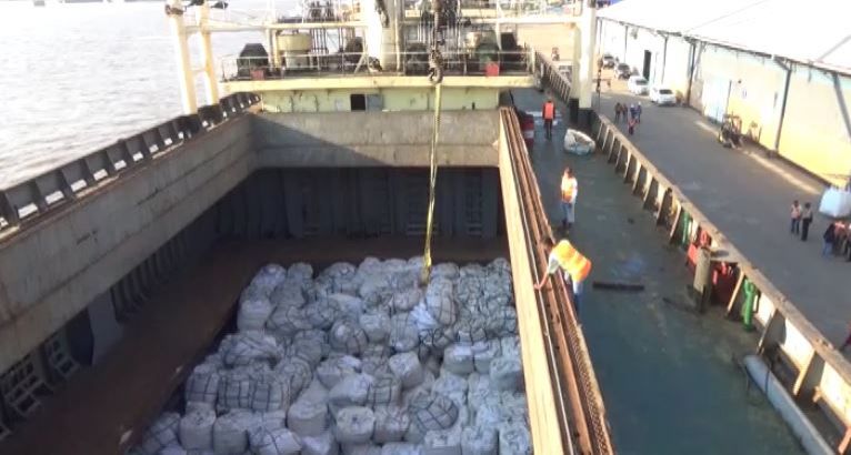 6.500 Ton Pupuk Diduga Ilegal Asal China Diamankan di Banjarmasin