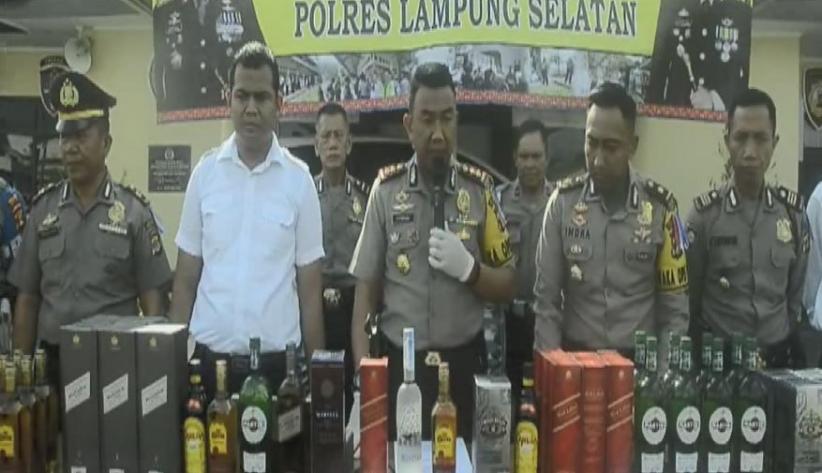 Polres Lampung Utara Amankan Ribuan Botol Miras Senilai Rp7,5 Miliar