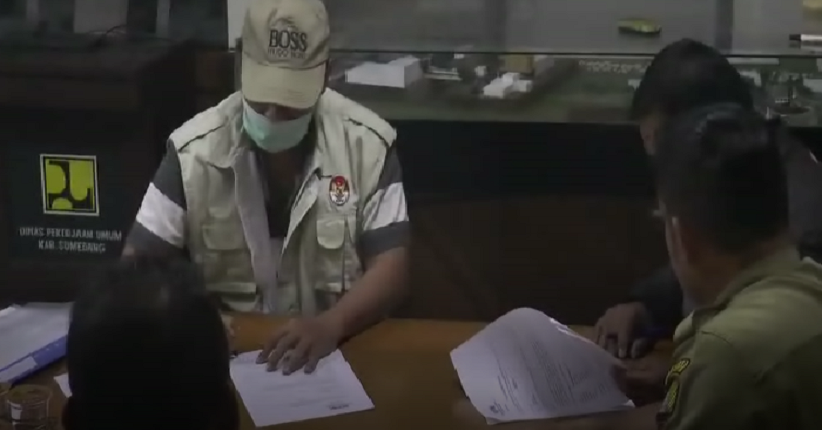 Geledah 2 Kantor Dinas Sumedang, KPK Amankan Barang Bukti