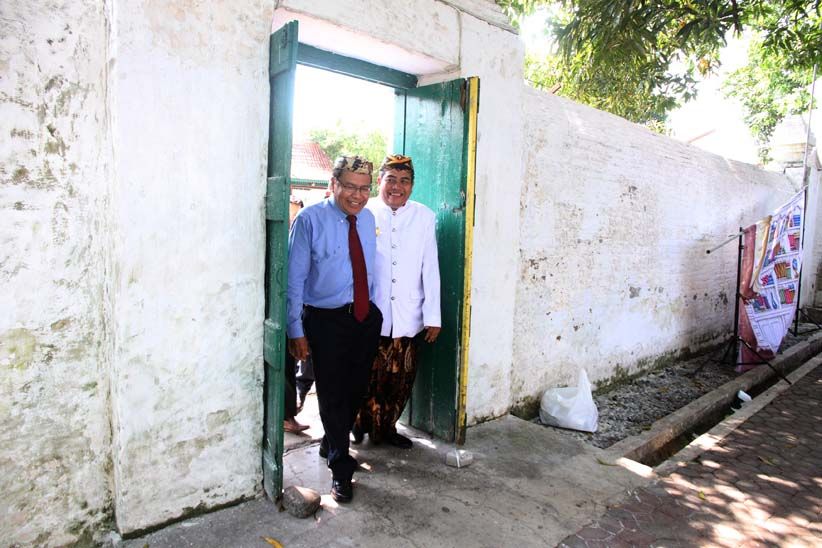 Rizal Ramli Kunjungi Keraton Kacirebonan dan Ziarah Makam Sunan Gunung Jati - Bagian 4
