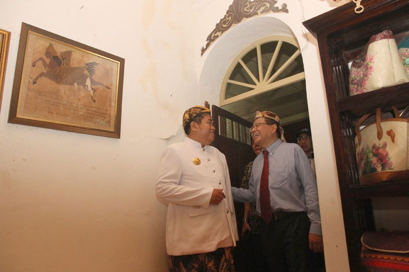 Rizal Ramli Kunjungi Keraton Kacirebonan dan Ziarah Makam Sunan Gunung Jati - Bagian 6