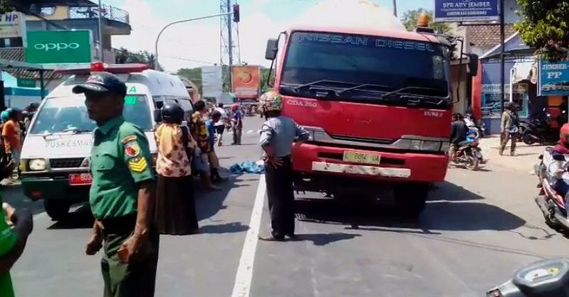 Pengendara Perempuan asal Jember Tewas Mengenaskan Dilindas Truk Molen