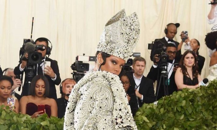 Balutan Busana Glamor Para Selebriti Di Met Gala 2018 Balutan Busana Glamor Para Selebriti Di Met Gala 2018