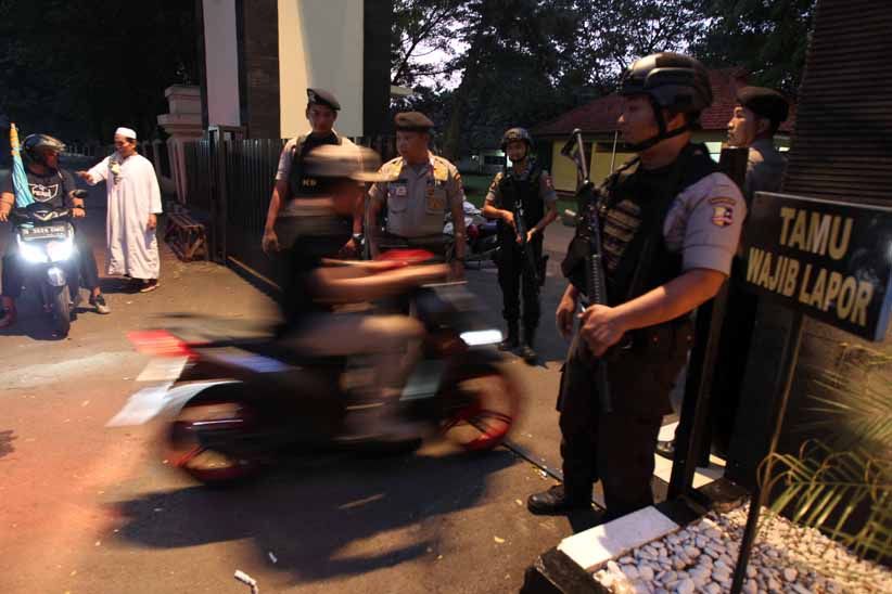 Belum Kondusif, Aktivitas Perekonomian di Sekitar Mako Brimob Terganggu - Bagian 5