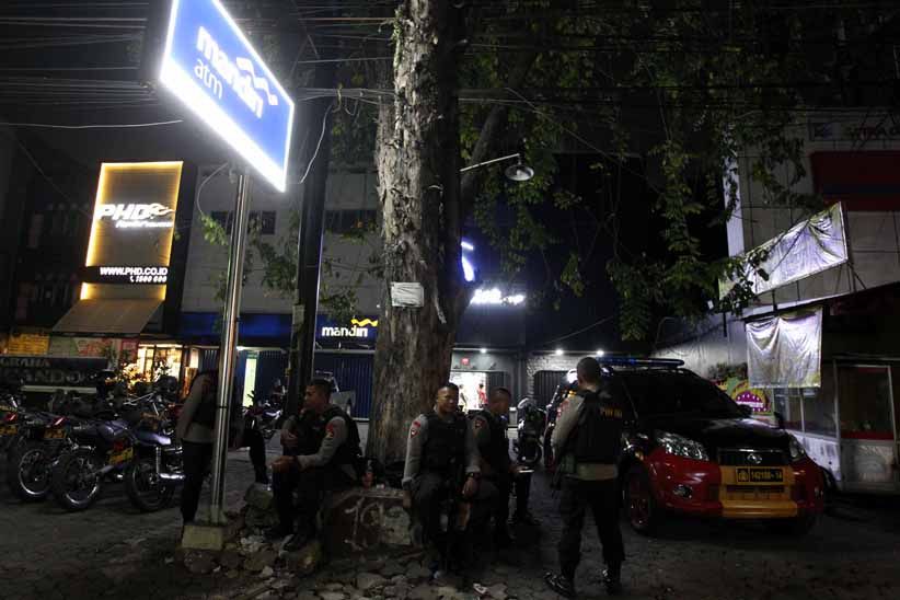 Belum Kondusif, Aktivitas Perekonomian di Sekitar Mako Brimob Terganggu - Bagian 7