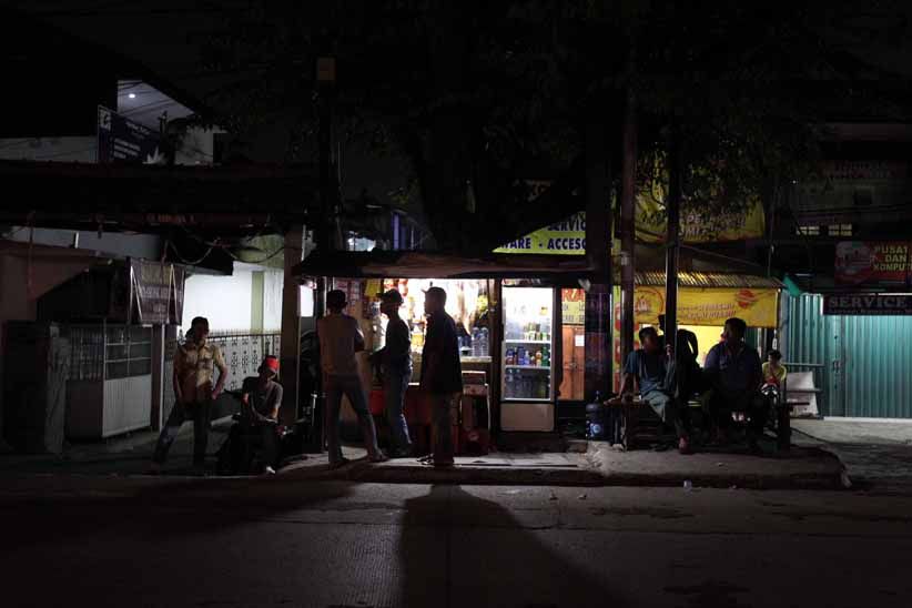 Belum Kondusif, Aktivitas Perekonomian di Sekitar Mako Brimob Terganggu - Bagian 3