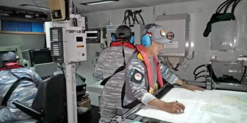 KRI Hiu 634 Gelar Operasi Penyekatan di Perairan Morotai - Bagian 3