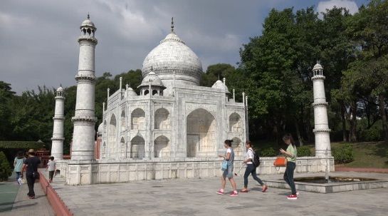 Mengenal 5 Bangunan Mirip Taj Mahal Di India, Salah Satunya Taj Arabia ...