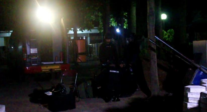 Tim Jihandak Ledakkan Tas Ransel Diduga Bom di Masjid Cirebon