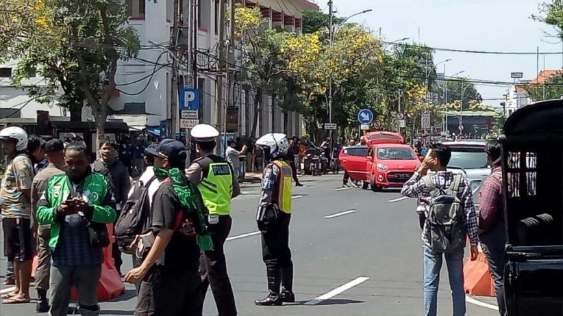 Polisi Temukan Bom Aktif Dalam Mobil di Jalan Rajawali Surabaya