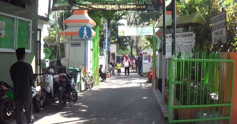 title Keluarga Pelaku Bom Bunuh Diri Dita Oepriarto Menutup Diri Keluarga Pelaku Bom Bunuh Diri Dita Oepriarto Menutup Diri