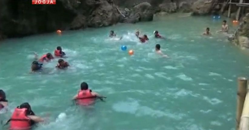 Perang Air Warnai Tradisi Padusan Sambut Ramadan di Kulonprogo