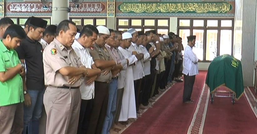 title Ipda Auzar yang Gugur Ditabrak Teroris Dimakamkan di BPG Tenayan Raya Ipda Auzar yang Gugur Ditabrak Teroris Dimakamkan di BPG Tenayan Raya