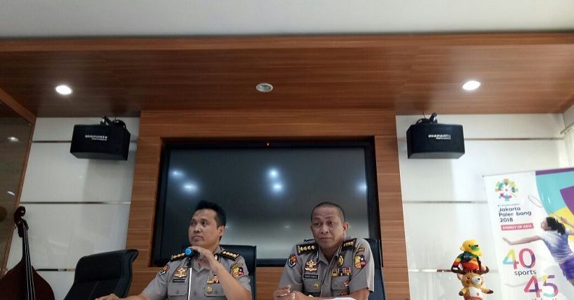 title Geledah Rumah Terduga Teroris Riau, Polisi Amankan Buku Jihad dan ISIS Geledah Rumah Terduga Teroris Riau, Polisi Amankan Buku Jihad dan ISIS