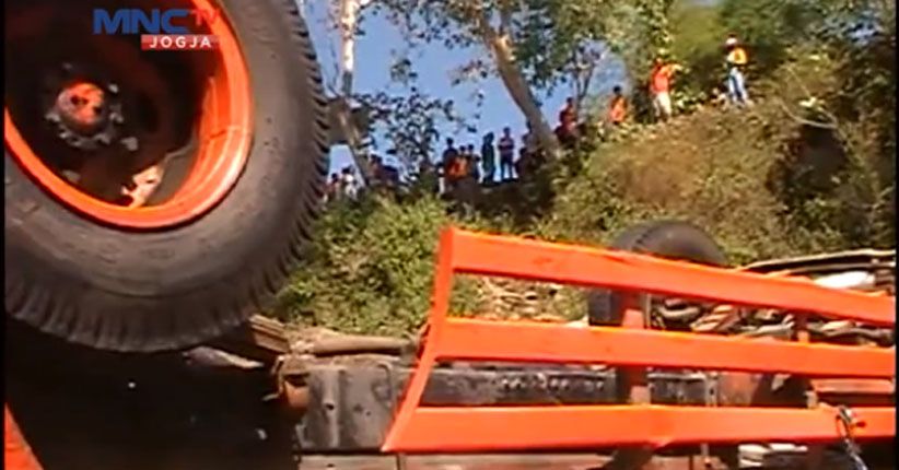 Truk Keramik Terjun ke Jurang di Wonogiri, Sopir dan Kernet Tewas 