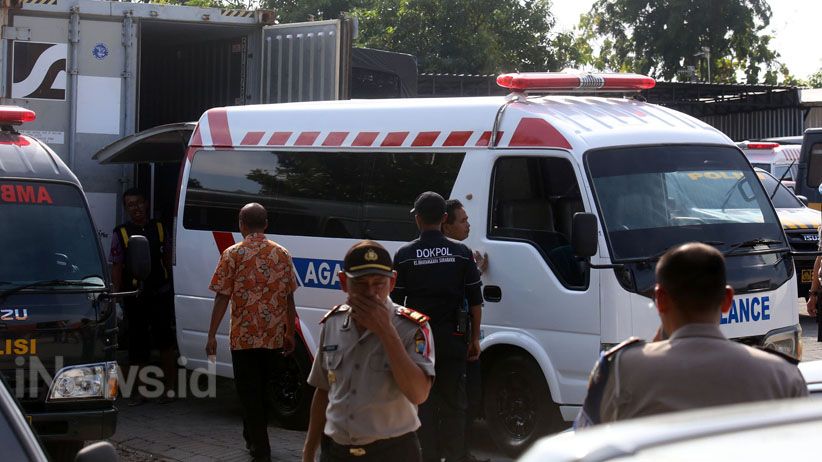 3 Jenazah Pelaku Teror Rusun Wonocolo Diserahkan ke Keluarga - Bagian 5