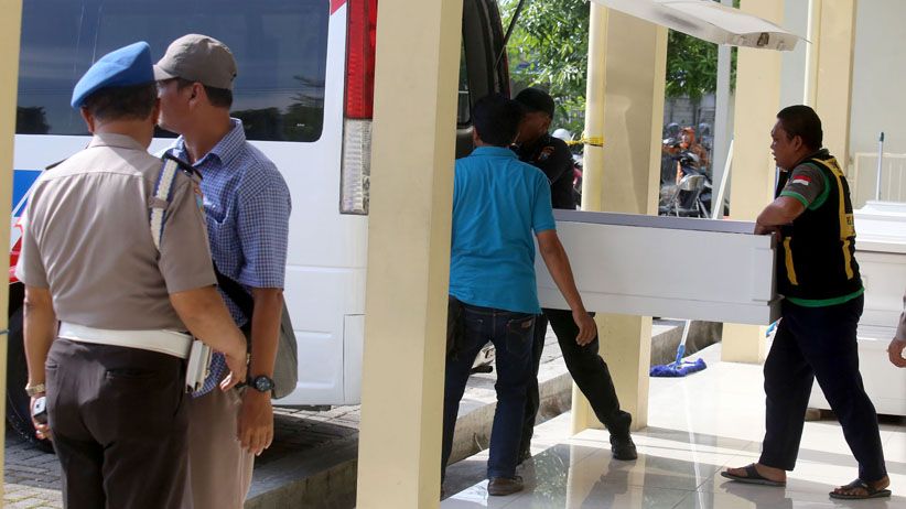 3 Jenazah Pelaku Teror Rusun Wonocolo Diserahkan ke Keluarga - Bagian 1