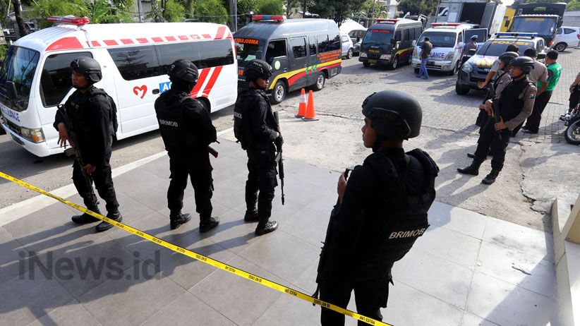 3 Jenazah Pelaku Teror Rusun Wonocolo Diserahkan ke Keluarga - Bagian 4