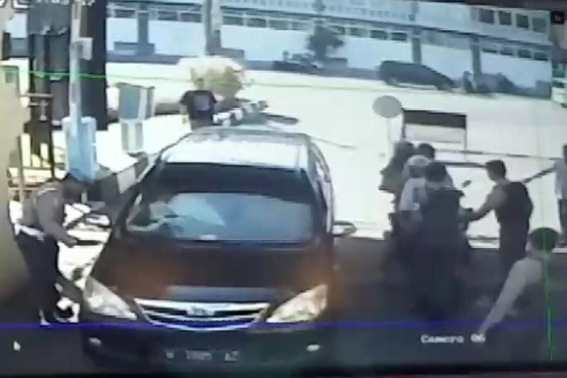 Rektor Unair Ancam Keluarkan Dosen dan Mahasiswa Berpaham Radikal