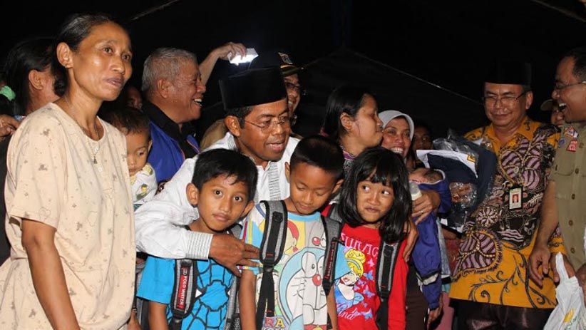 Mensos Idrus Marham Kunjungi Korban Kebakaran Cipinang Muara - Bagian 4