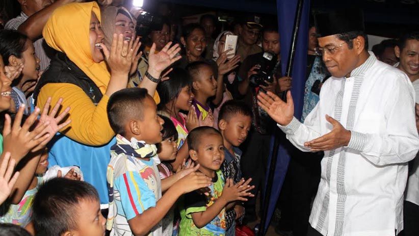 Mensos Idrus Marham Kunjungi Korban Kebakaran Cipinang Muara - Bagian 1